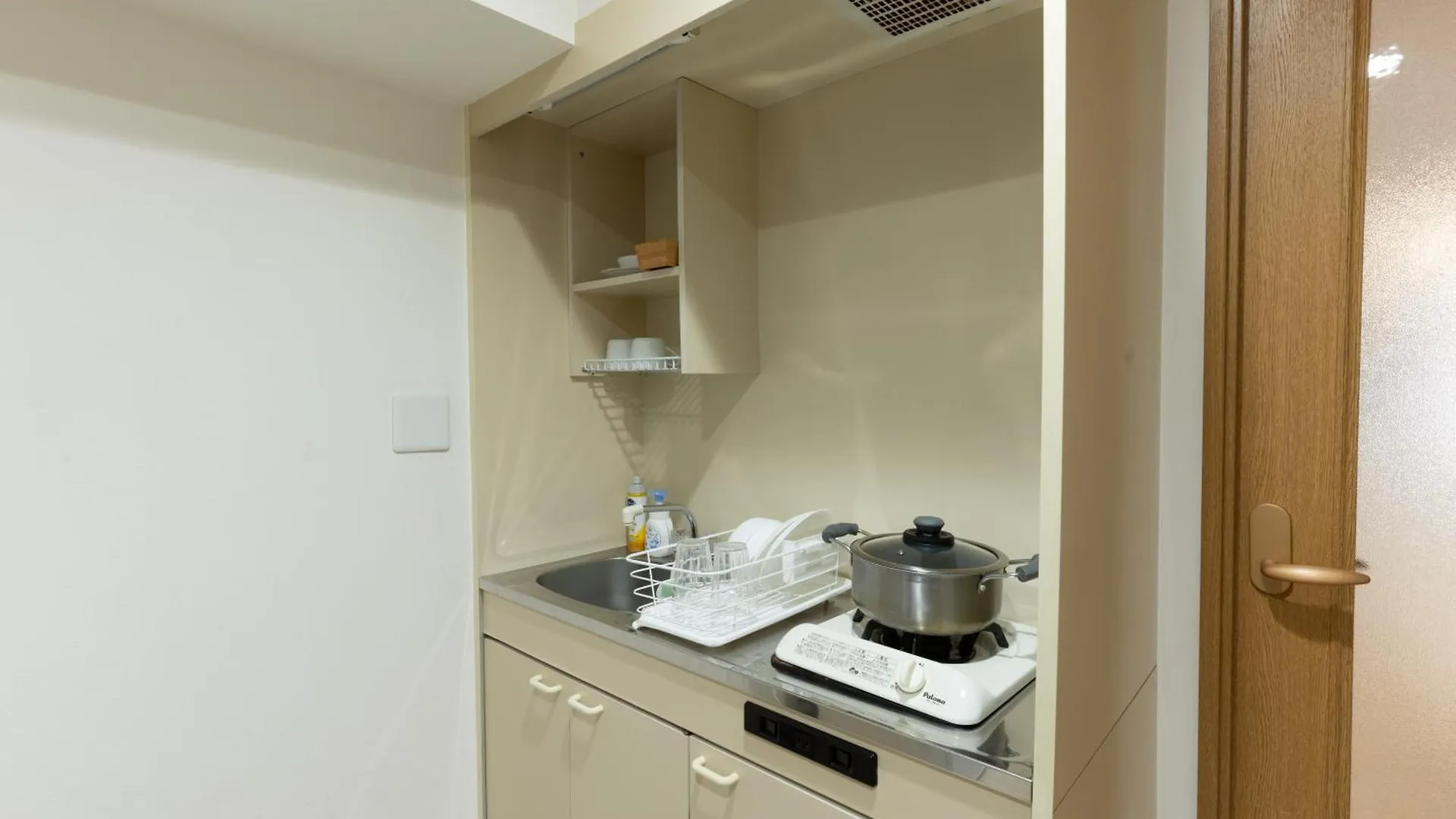 コンフィデンスロン205 Apartment Osaka Japan