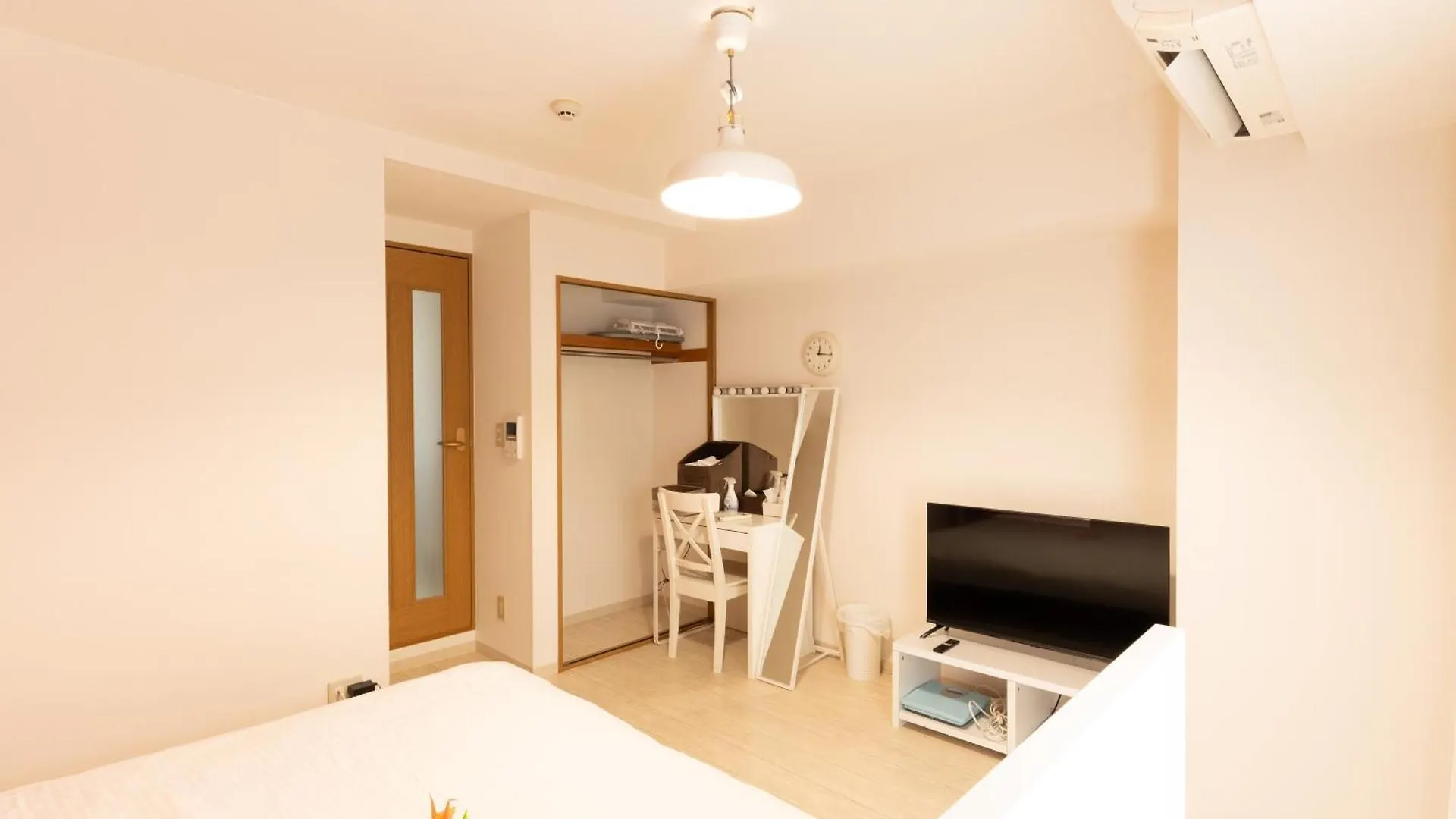 コンフィデンスロン205 Apartment Osaka 0*,  Japan